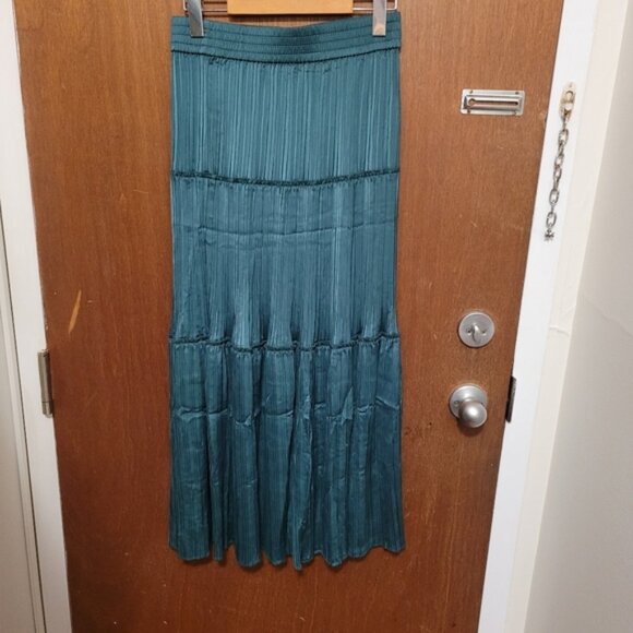 NWT House of Harlow 1960 Layered Skirt - Picture 1 of 5